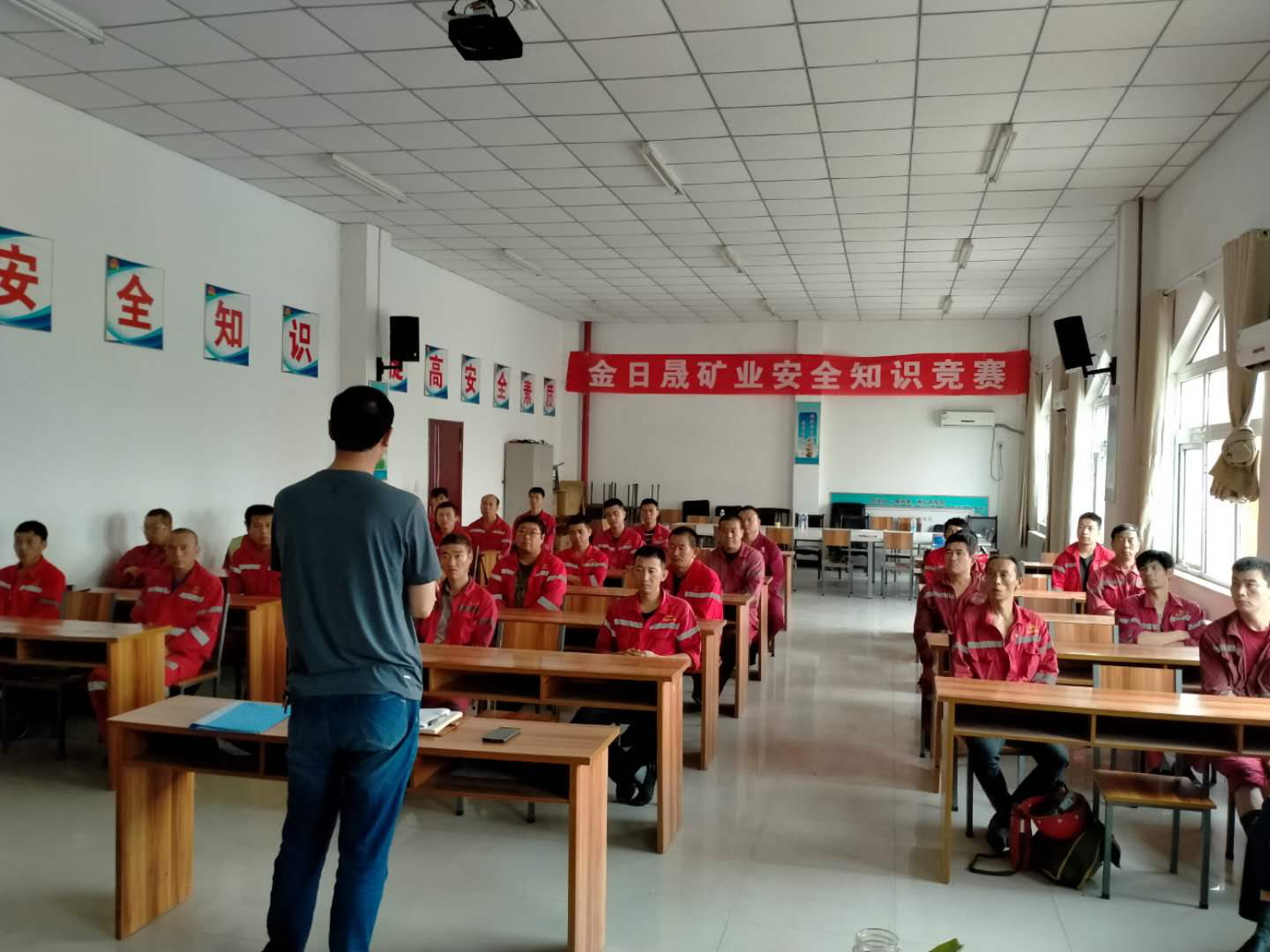 金日晟公司狠抓安全制度落地 为四时度增产增量保驾护航