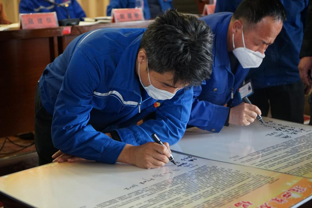 喜讯！BEATS官网矿业员工 高亮荣获“全国酷爱企业优良员工”荣誉称号